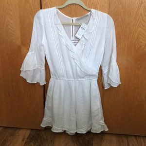 Abercrombie and Fitch white flowy romper XS